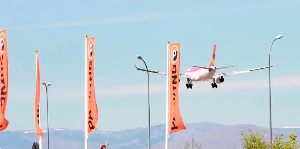 Zona de estacionamiento amplia